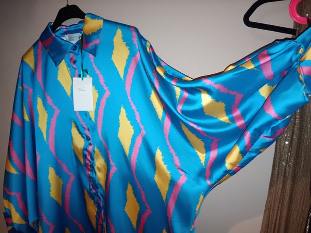 Camisa de satén colorida