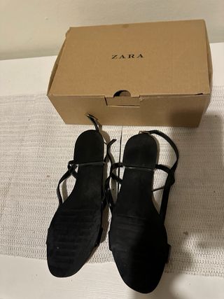 Sandalia plana Charol Zara