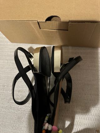 Sandalia plana Charol Zara