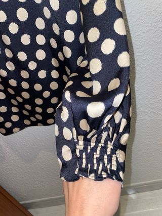 Blusa de topos Mango