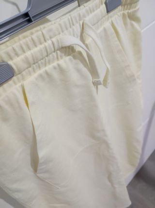 Falda MIDI marca Mango
