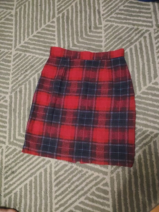 Falda de lana de mujer a cuadros.