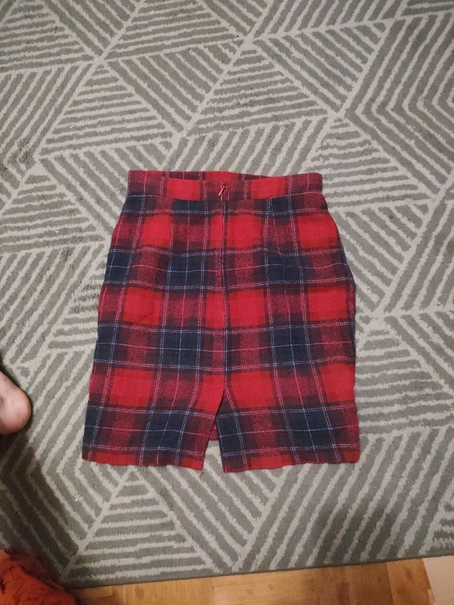 Falda de lana de mujer a cuadros.