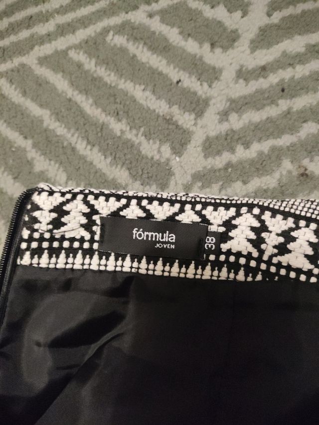 Falda de lana de mujer.