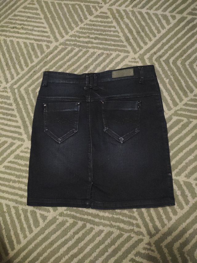 Falda vaquera estirable de mujer.