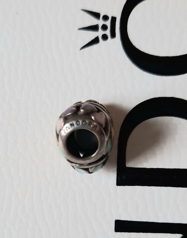 Tres Charm Dorados preciosos Nuevos