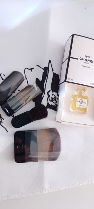 Chanel Profumino e pennelli