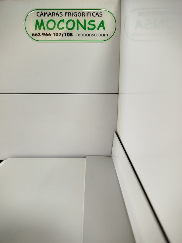 Perfilería, espuma y silicona