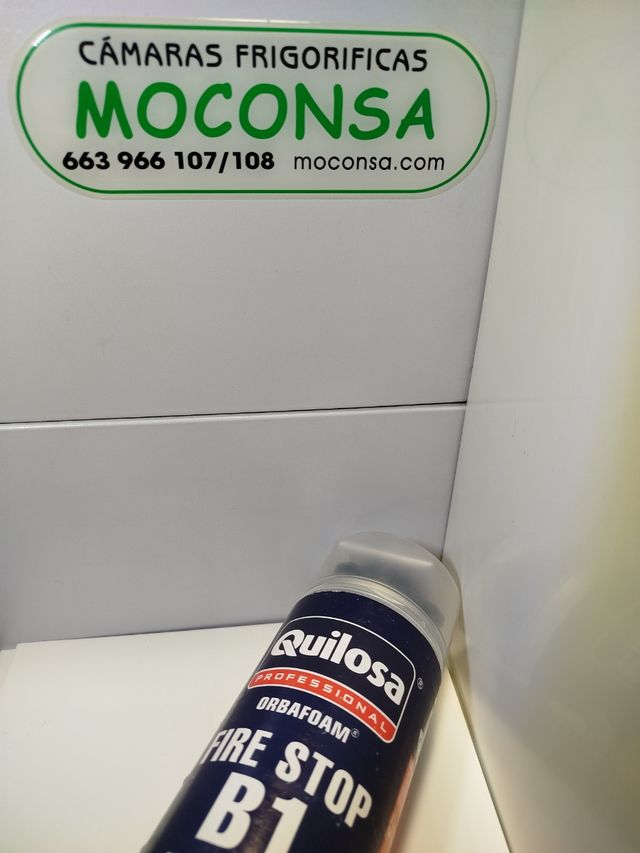 Perfilería, espuma y silicona