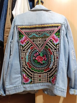 Cazadora vaquera bordada