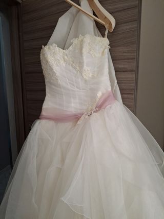 Abito da sposa mai usato con etichetta