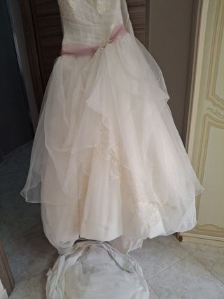 Abito da sposa mai usato con etichetta