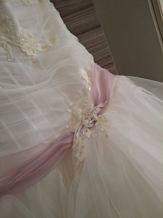 Abito da sposa mai usato con etichetta