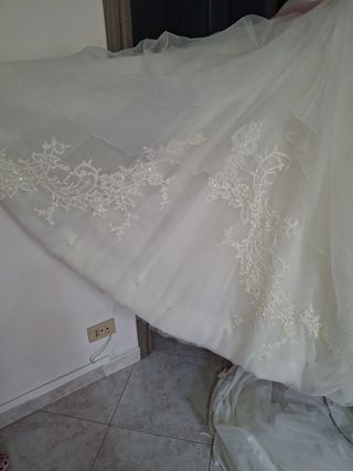 Abito da sposa mai usato con etichetta