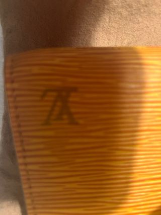 Clutch Amarillo Louis Vuitton