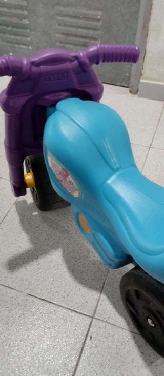 Moto azul correpasillos infantil