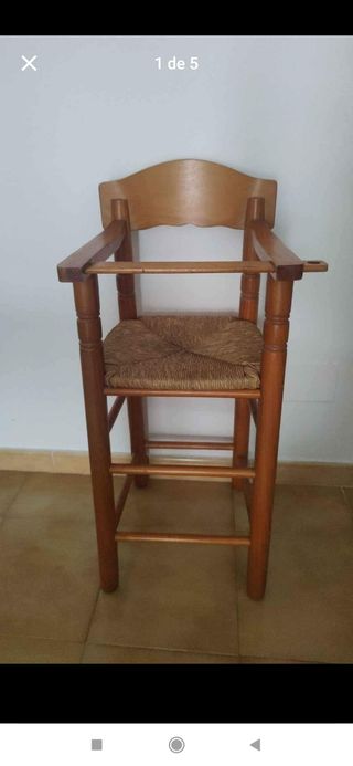 Trona de madera
