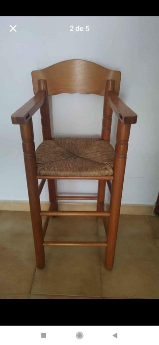 Trona de madera
