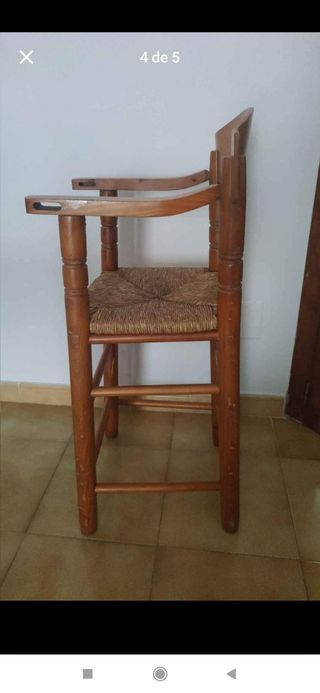 Trona de madera