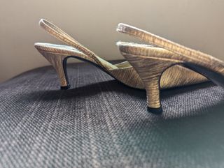 Zapatos dorados fiesta