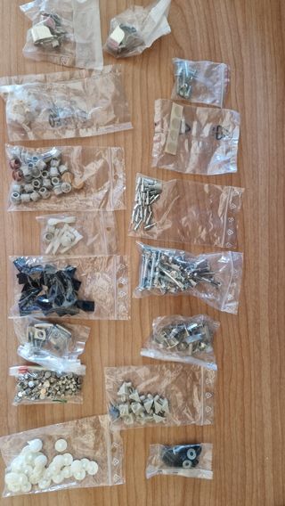 Attrezzi: accessori per montaggio mobili