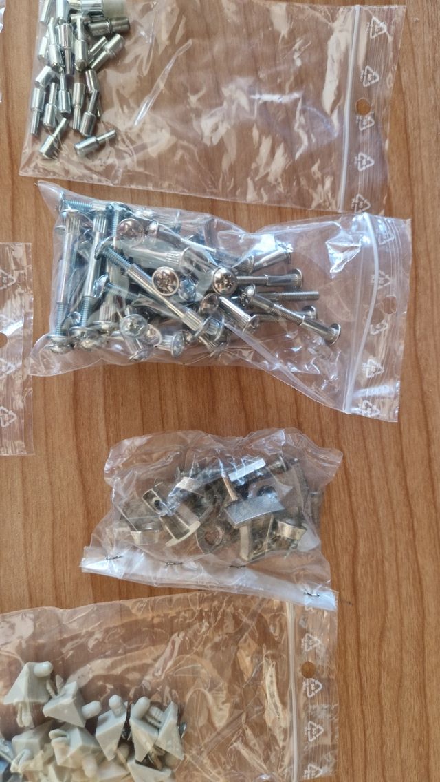 Attrezzi: accessori per montaggio mobili