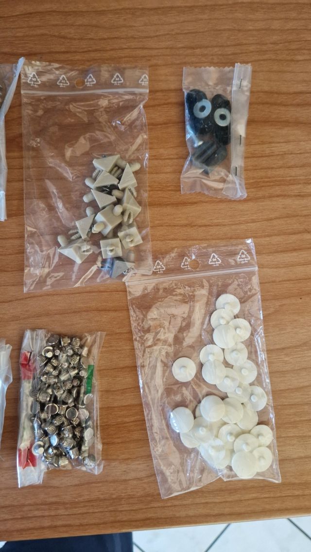 Attrezzi: accessori per montaggio mobili