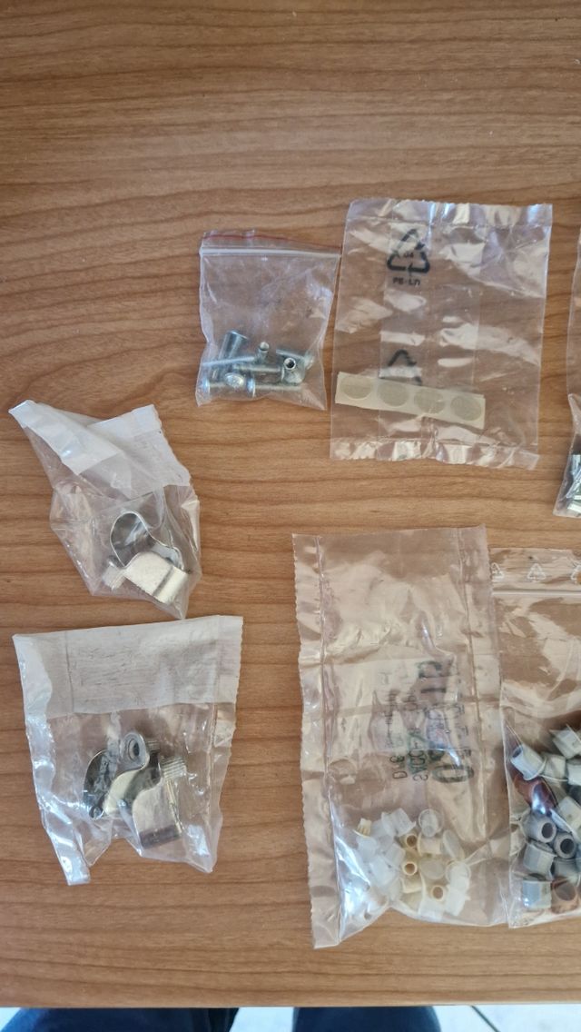 Attrezzi: accessori per montaggio mobili