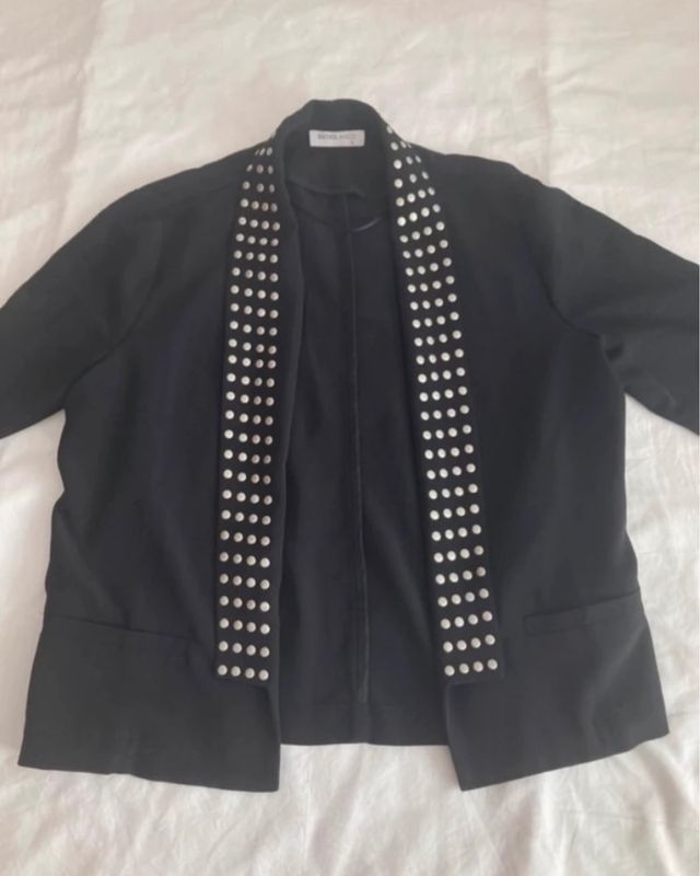 Chaqueta negra tachuelas vintage