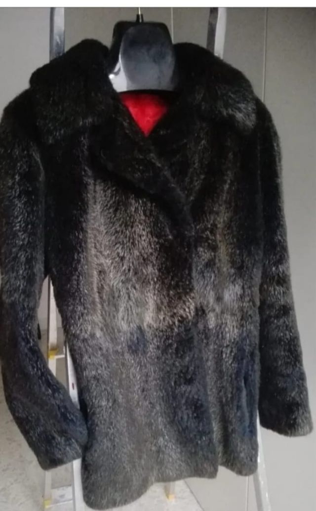 Pelliccia Castoro blu.