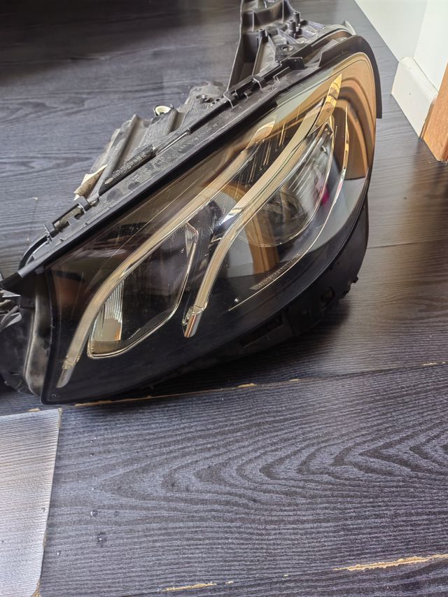 Faro mercedes clase E (coupe)