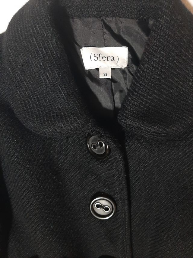 Abrigo negro elegante Sfera