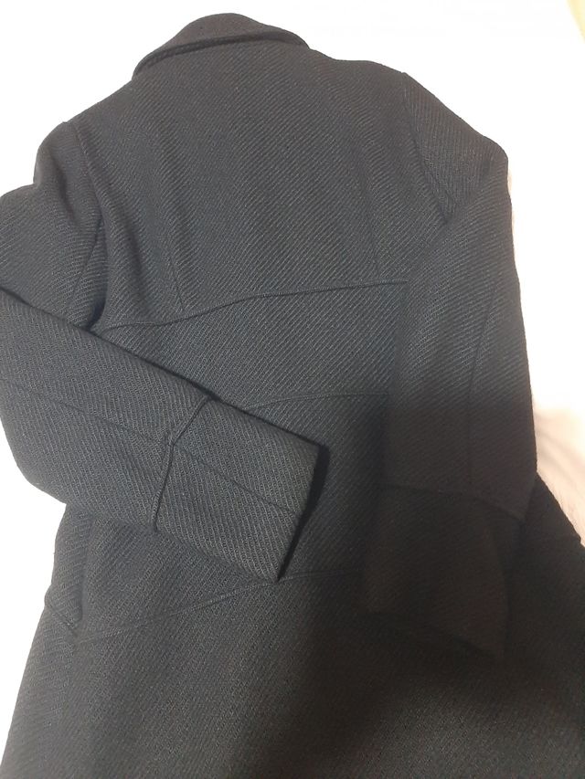 Abrigo negro elegante Sfera