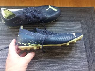 botas de fútbol talla 42