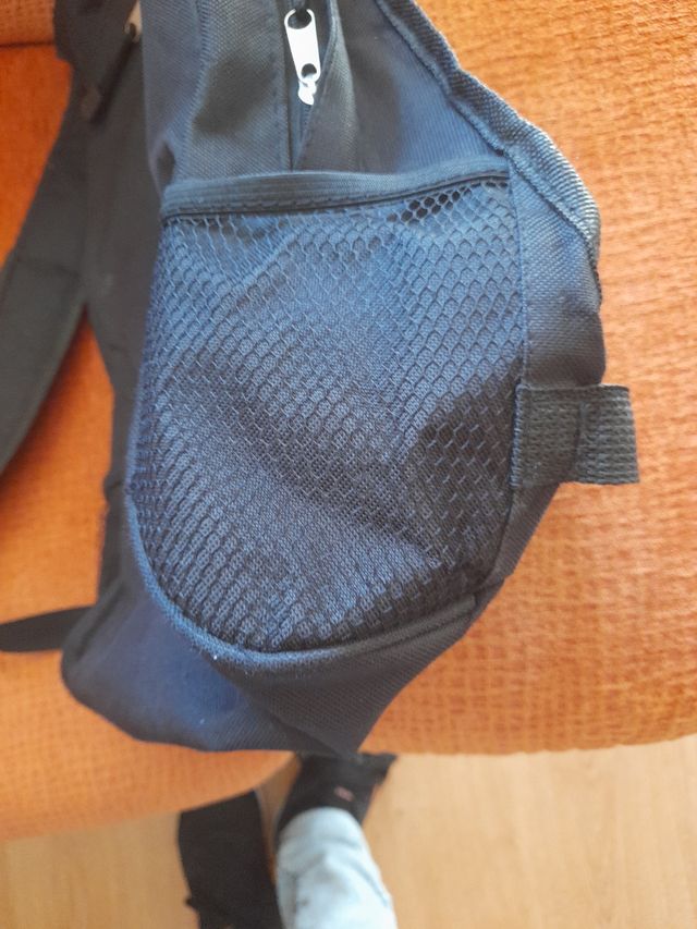 Mochila negra. Ideal para senderismo .