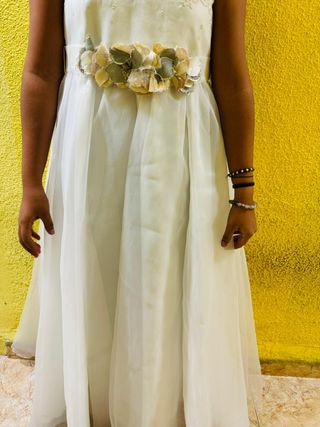 4 Vestidos de Comunión y fiesta.