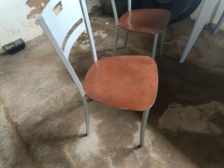 Mesa de Cocina y 4 sillas de regalo