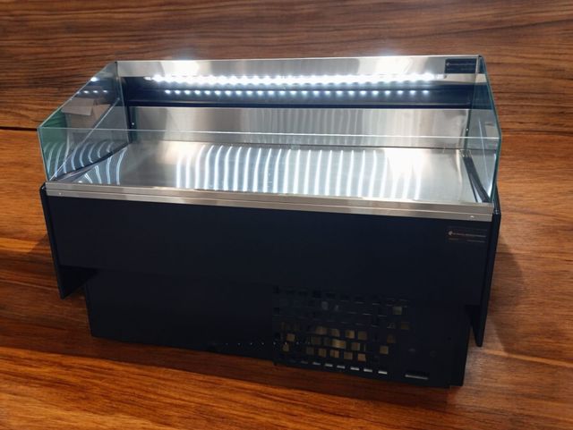 VITRINA CARNICERA FABRICADA A MEDIDA