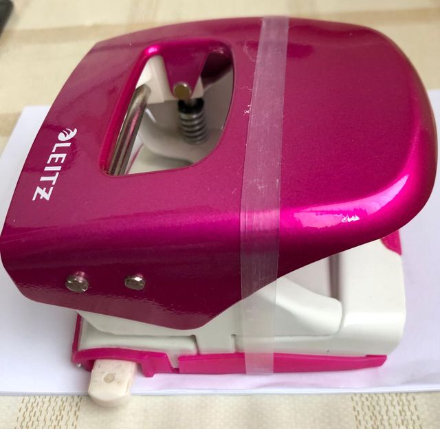 Perforatore, bucatrice a 2 fori