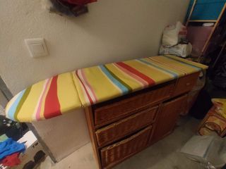 Mueble de plancha y almacenaje 