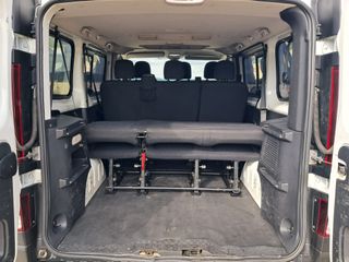 Nissan NV300 año 2018 9 plazas 