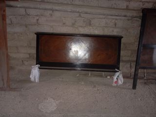 Cama de madera antigua