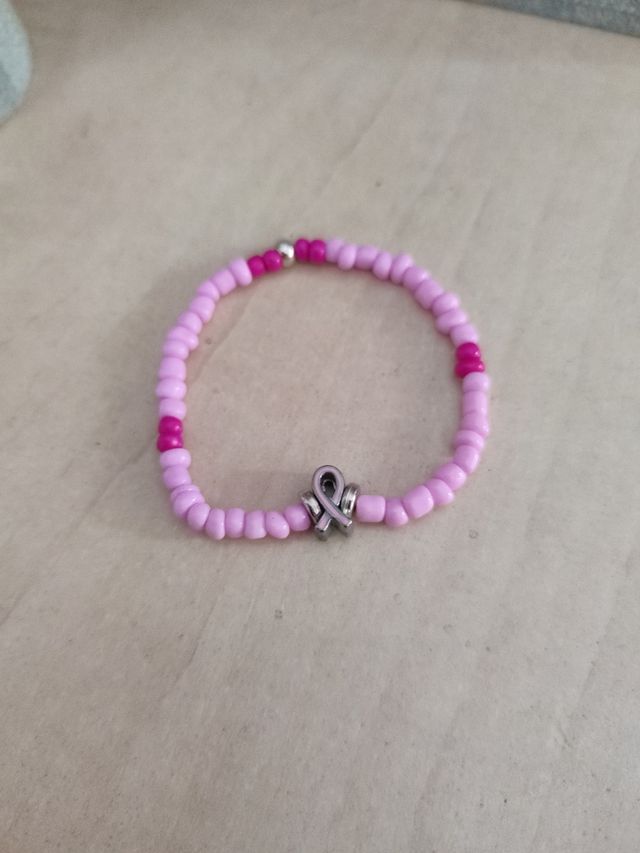 Pulsera lazo cáncer de mama 