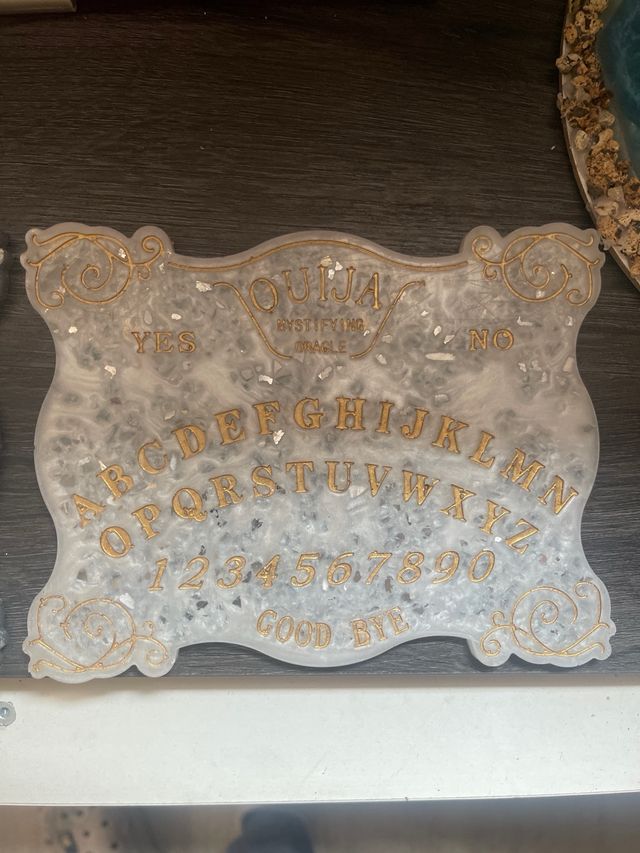 Tavole ouija in resina fatte a mano