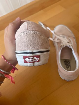 vans de color rosa pastel