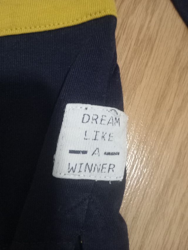 Polo Gocco azul marino y amarillo