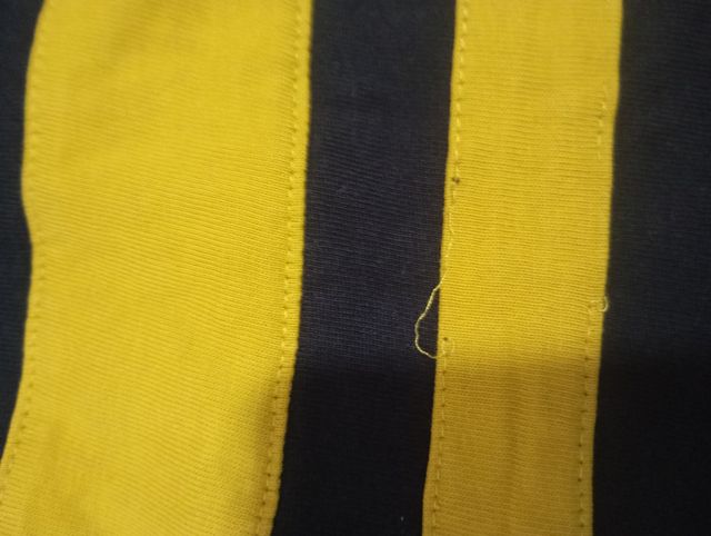 Polo Gocco azul marino y amarillo