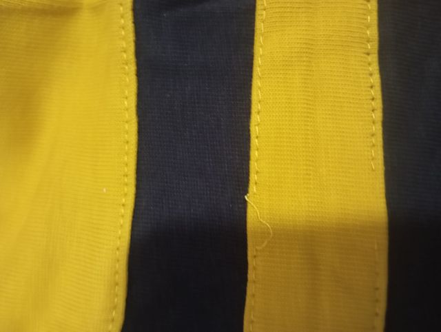 Polo Gocco azul marino y amarillo
