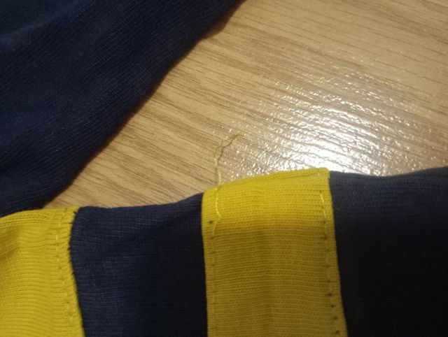 Polo Gocco azul marino y amarillo