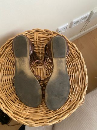 Sandalia romana marrón